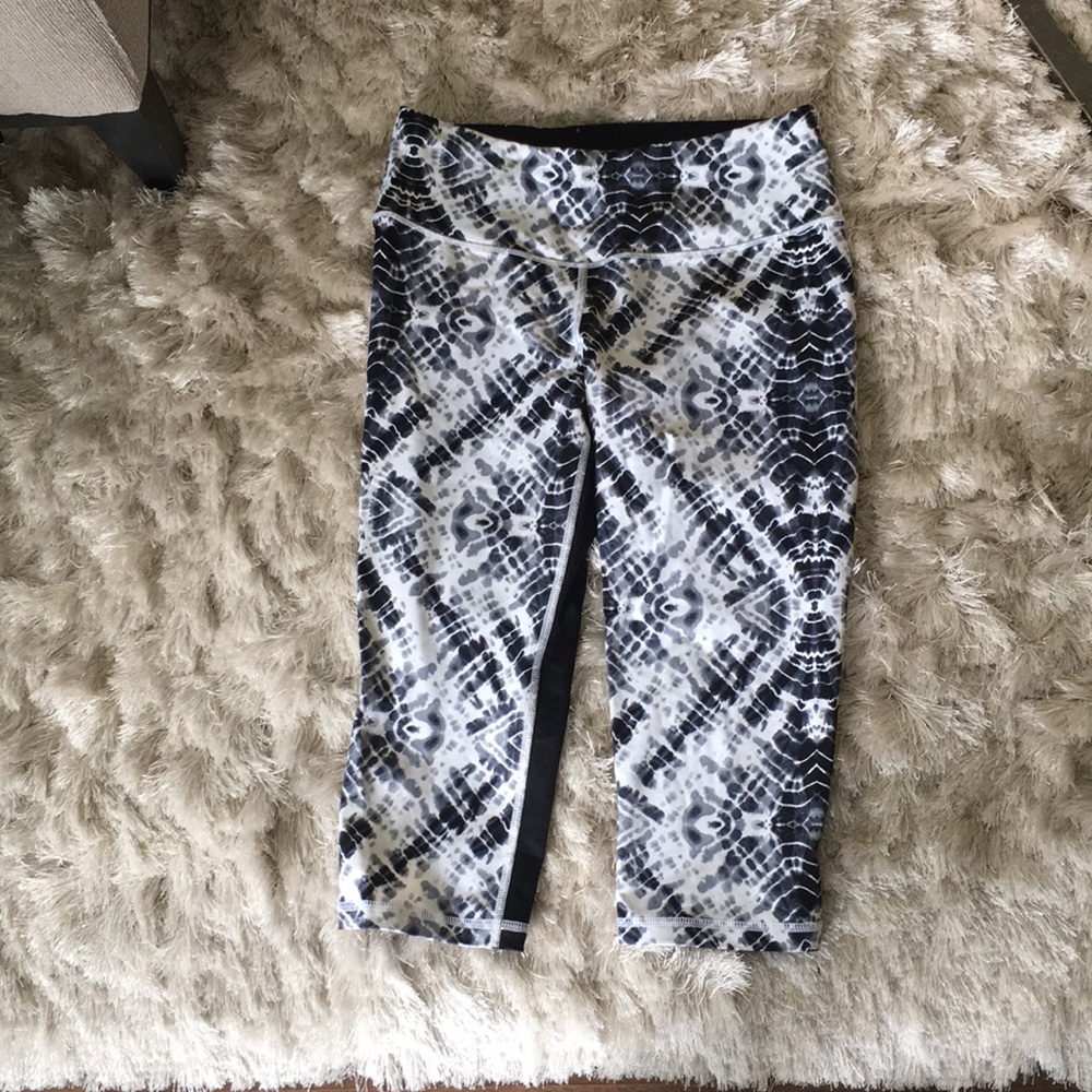 Victoria’s Secret Sport size M knockout capris